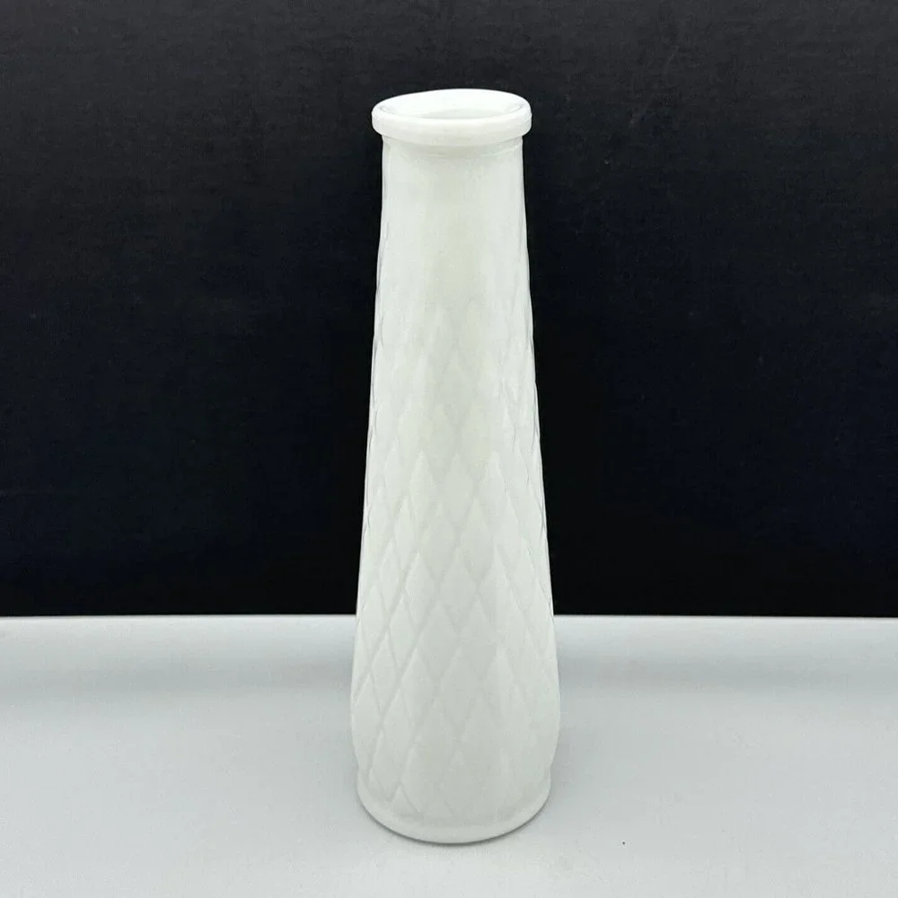 Vintage‎ E O Brody Cleveland 8 Panel Milk Glass Vase M-147 Quilted Diamonds 9